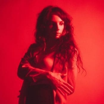 Gal Musette red photo